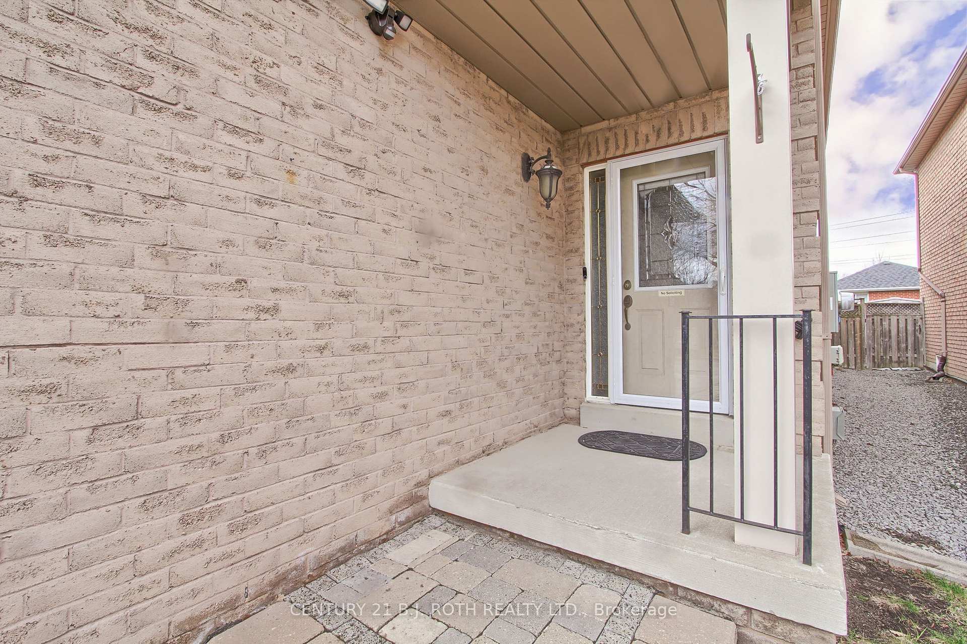 Photo de la propriété:  484 Menczel Crescent  ON L3X 2P6 