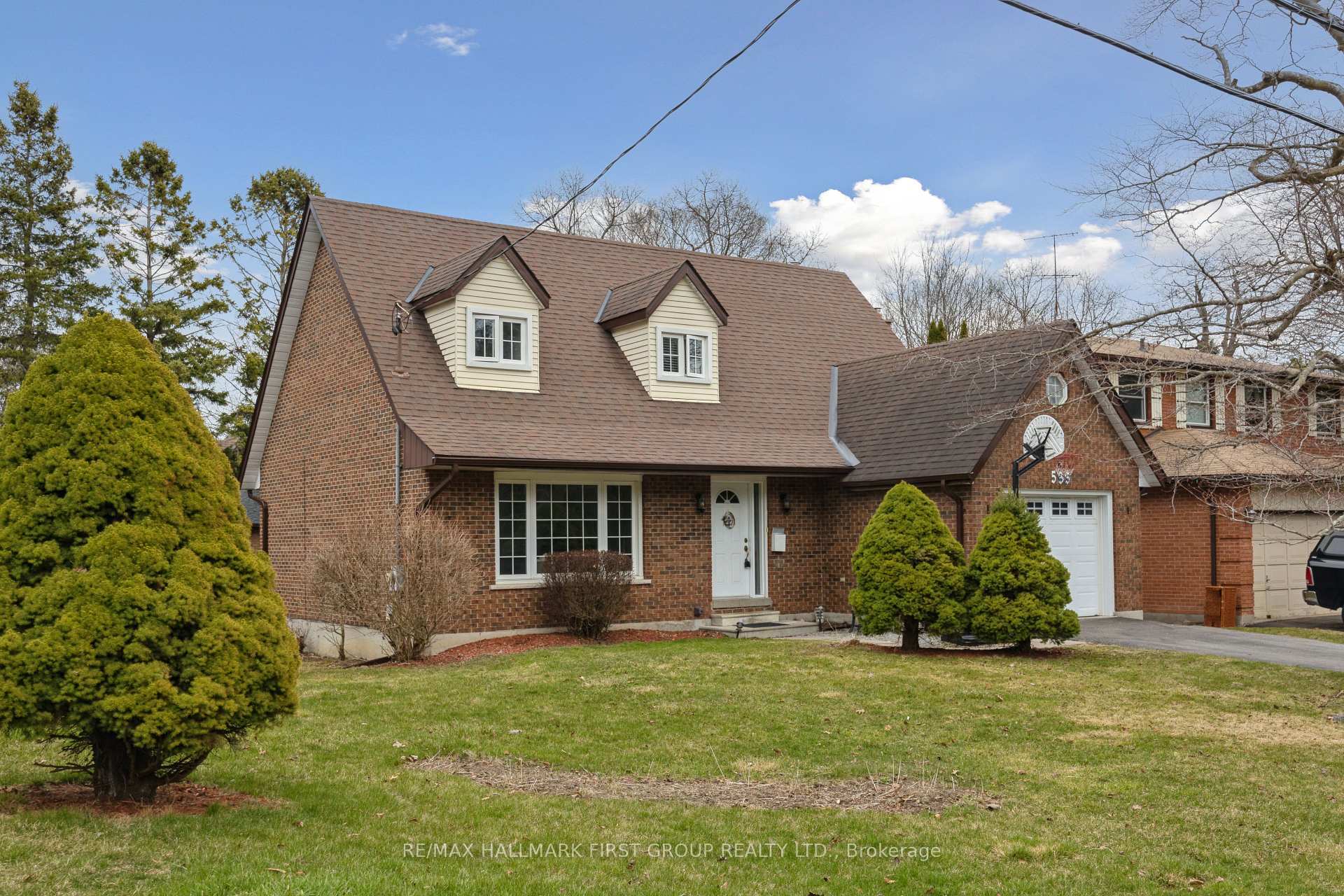 Property Photo:  533 Oakwood Drive  ON L1W 2M8 