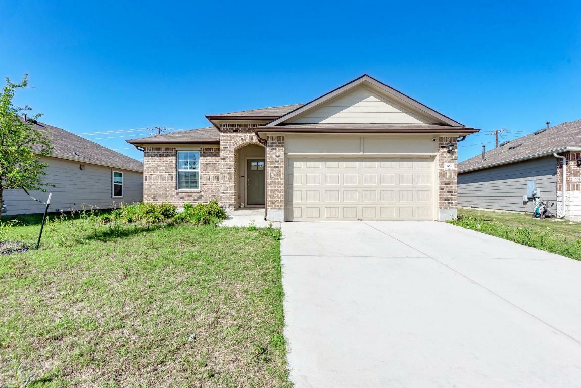 303 Abbey Lane  Lockhart TX 78644 photo