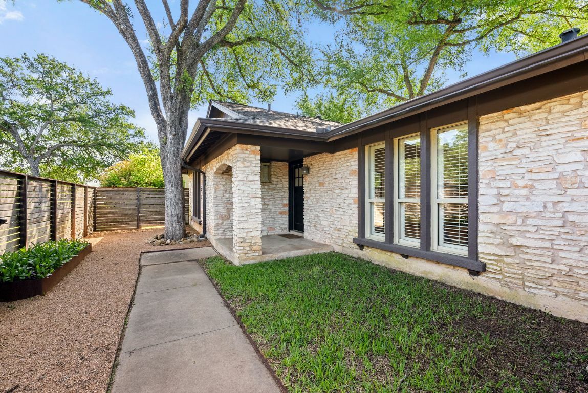 5911 West Gate Boulevard  Austin TX 78745 photo