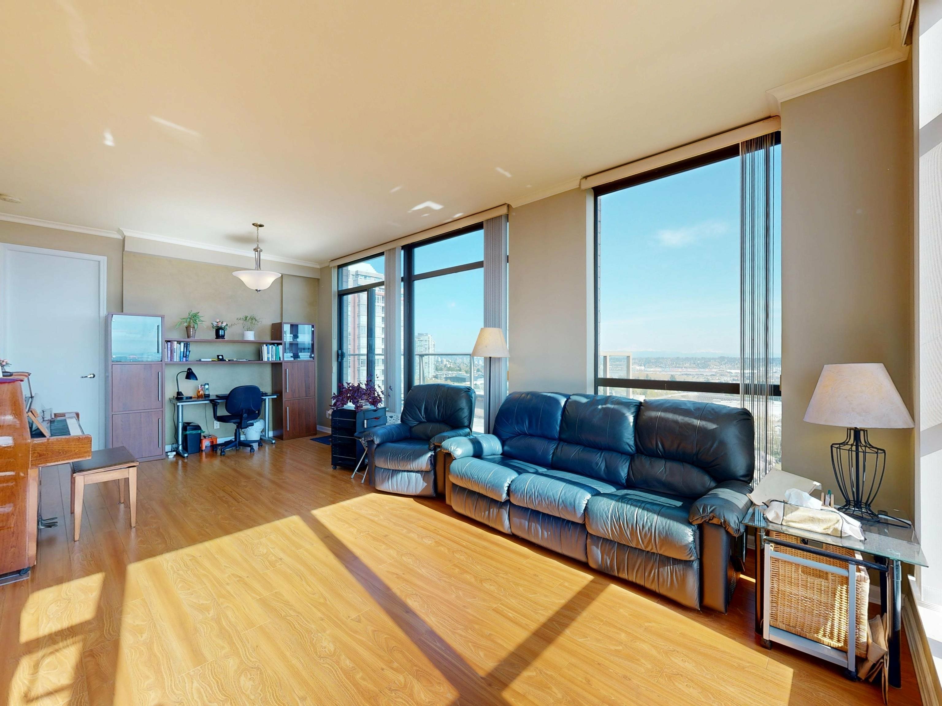 Photo de la propriété: 7388 Sandborne Avenue 2101 BC V3N 5C4