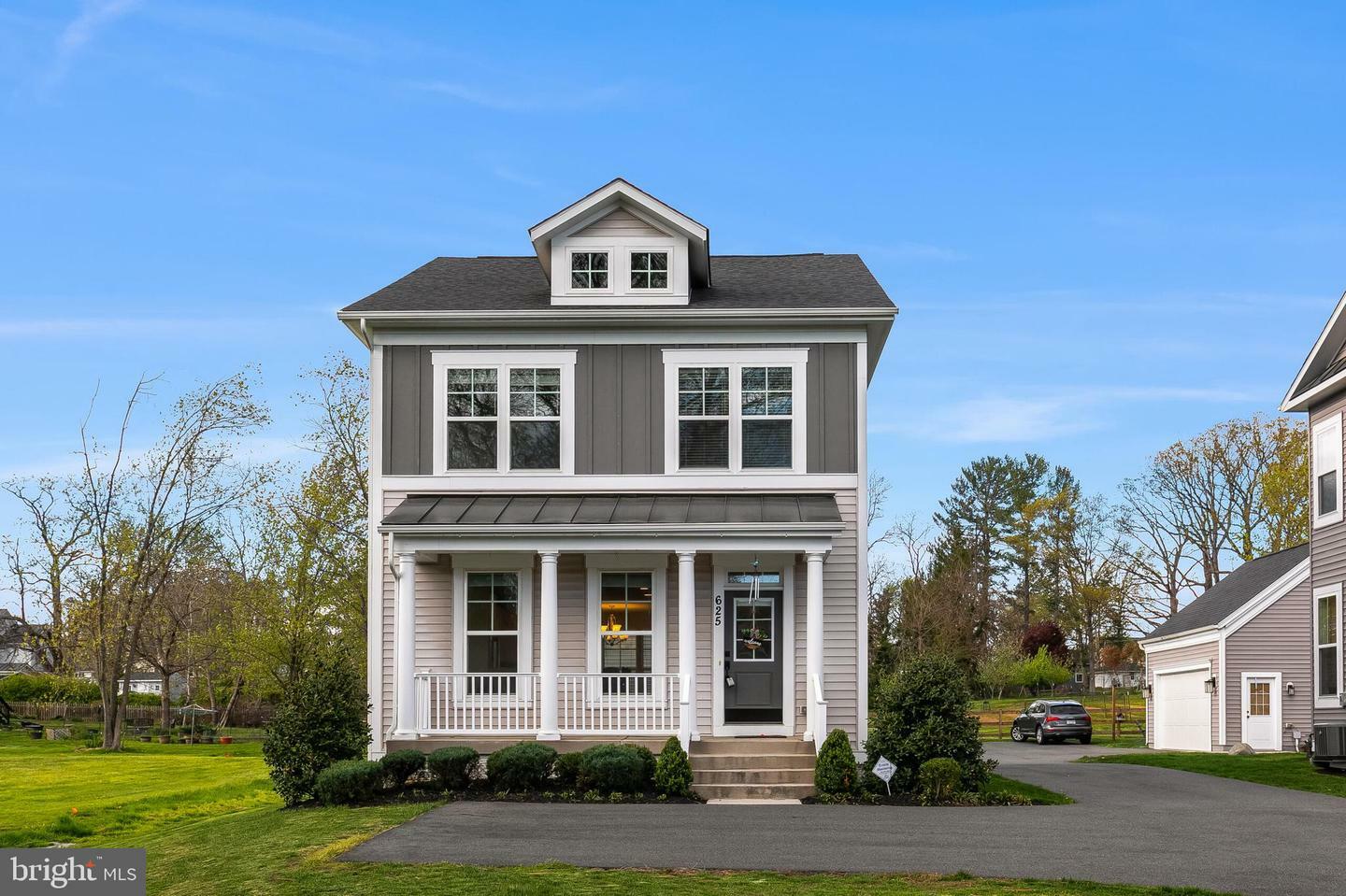 Property Photo: 625 E G Street VA 20132