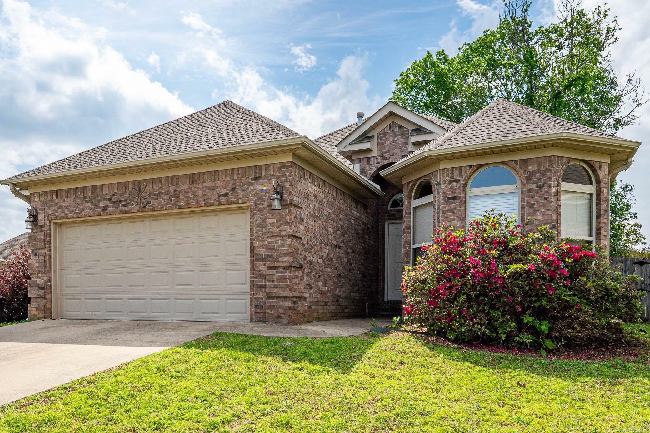 Property Photo: 2214 Reveille Circle AR 72076