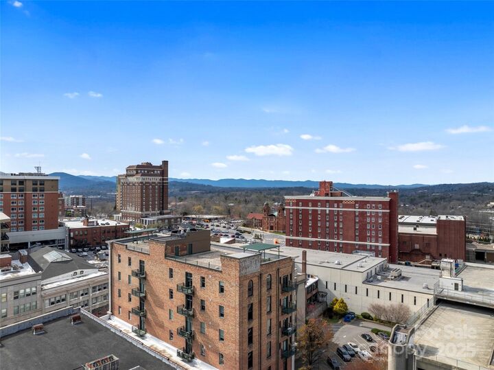 Property Photo: 84 Walnut Street 203 NC 28801