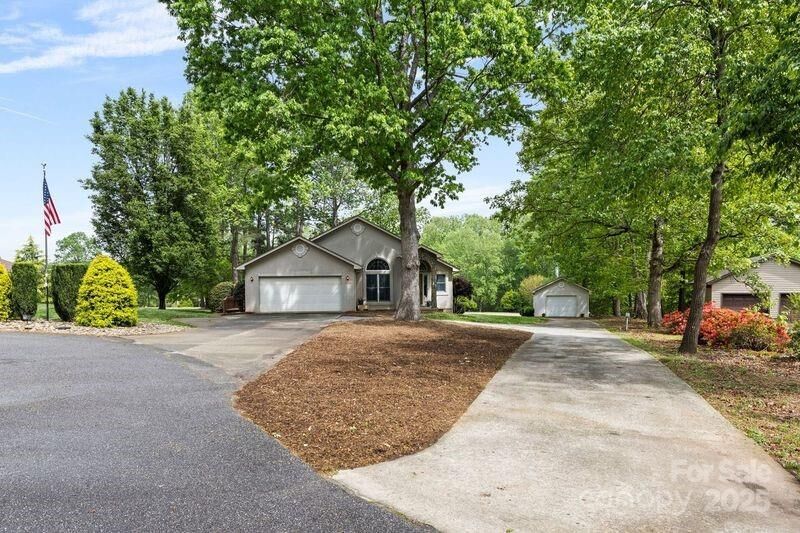 Property Photo:  3764 Glenn Oaks Drive  NC 28650 