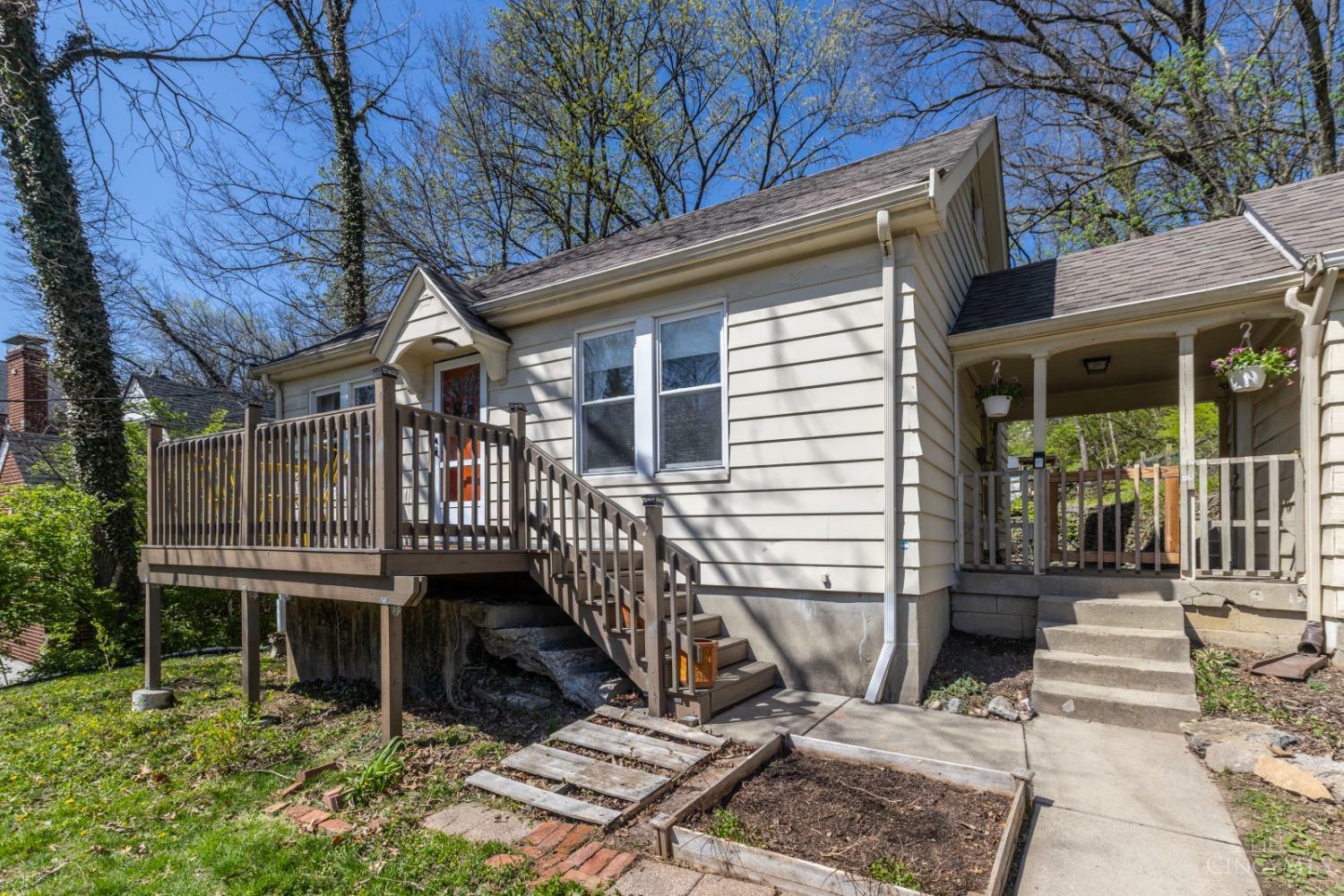 Property Photo: 2856 Sterrett Avenue OH 45204