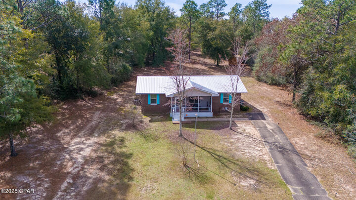 Property Photo: 450 Roberts Drive FL 32433