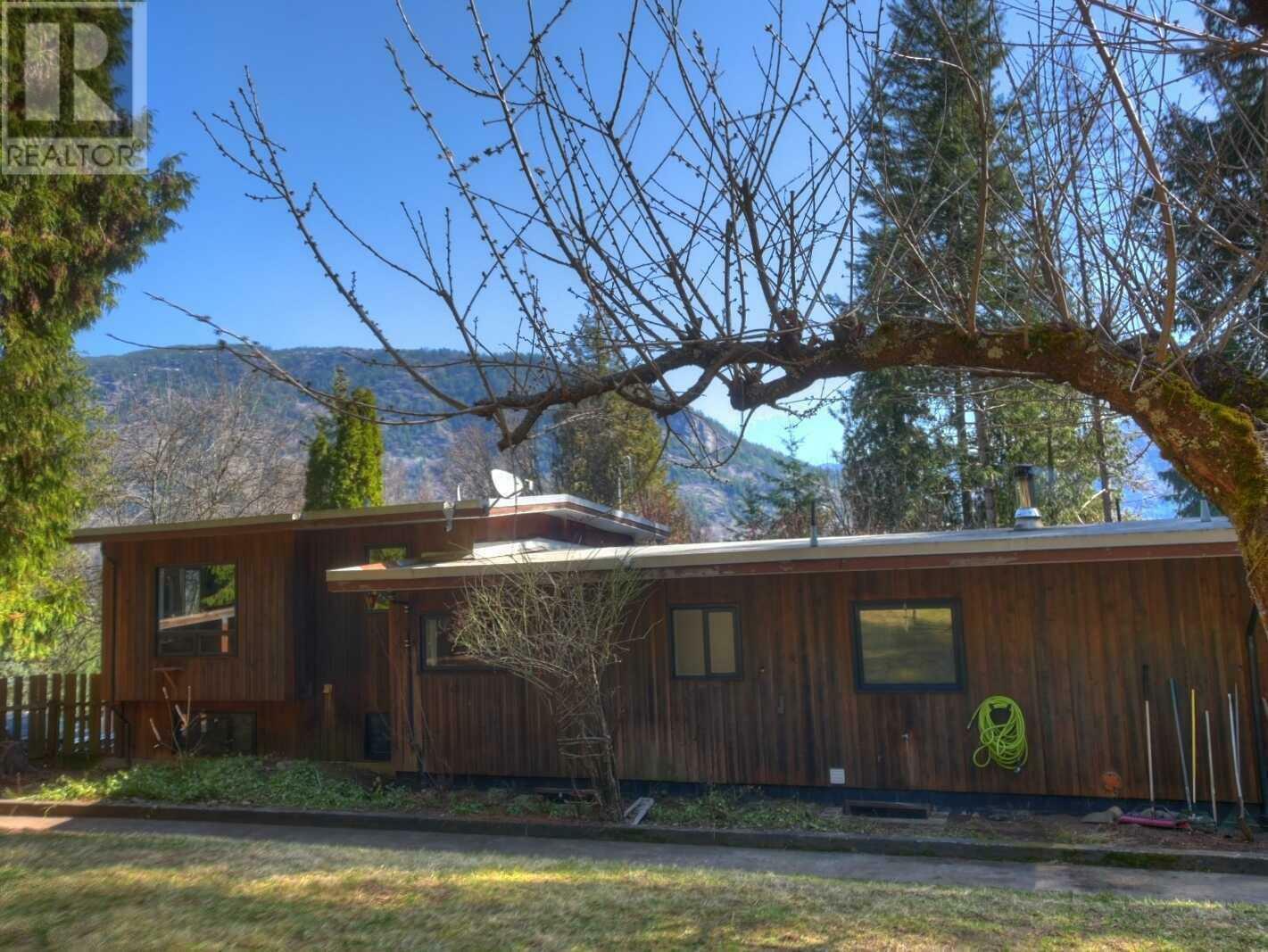 745 Chickadee Lane  Castlegar BC V1N 3Y3 photo