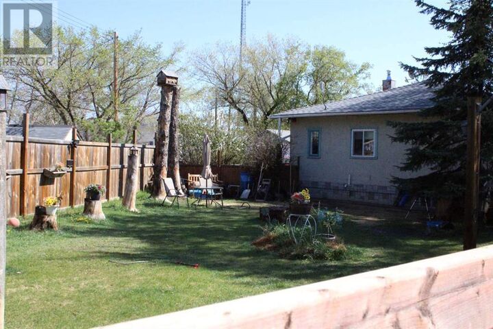 Property Photo:  16 2 Street South  AB T0B 1X0 