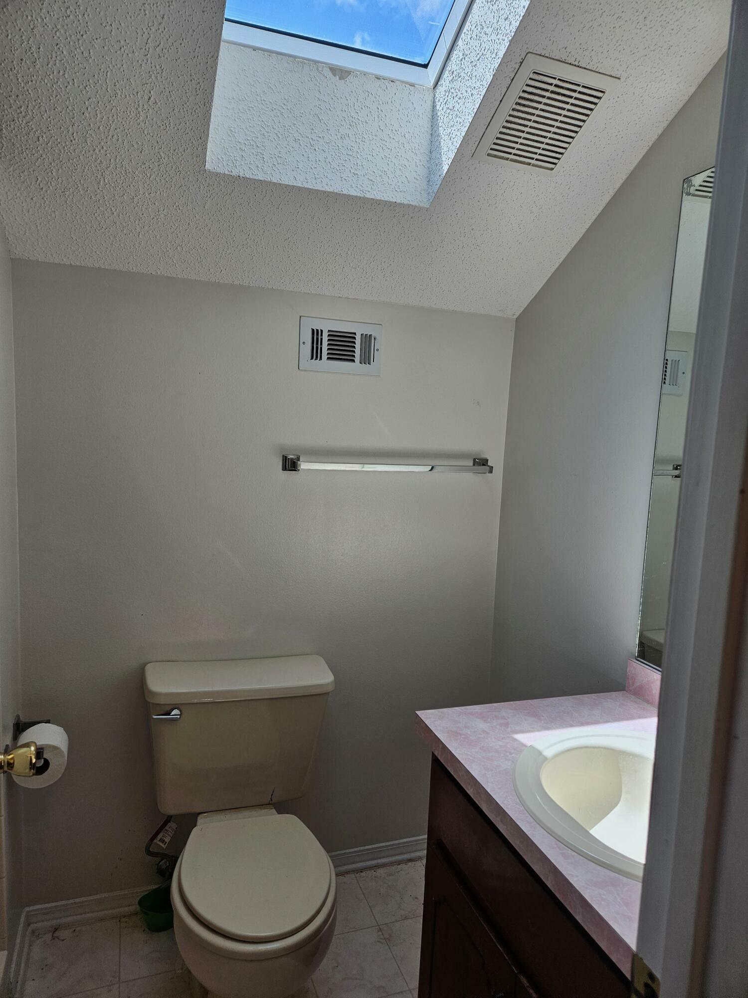 Property Photo: 910 Elizabeth Lane FL 32579