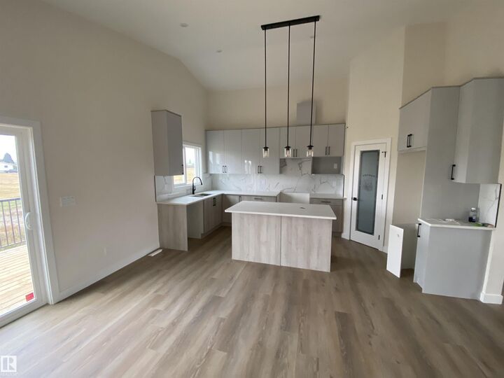 Photo de la propriété:  5417 60 Avenue  AB T9C 1J4