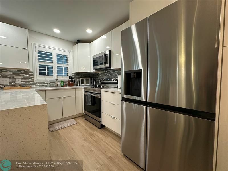 Property Photo: 2860 NE 14th St Cswy 105 FL 33062