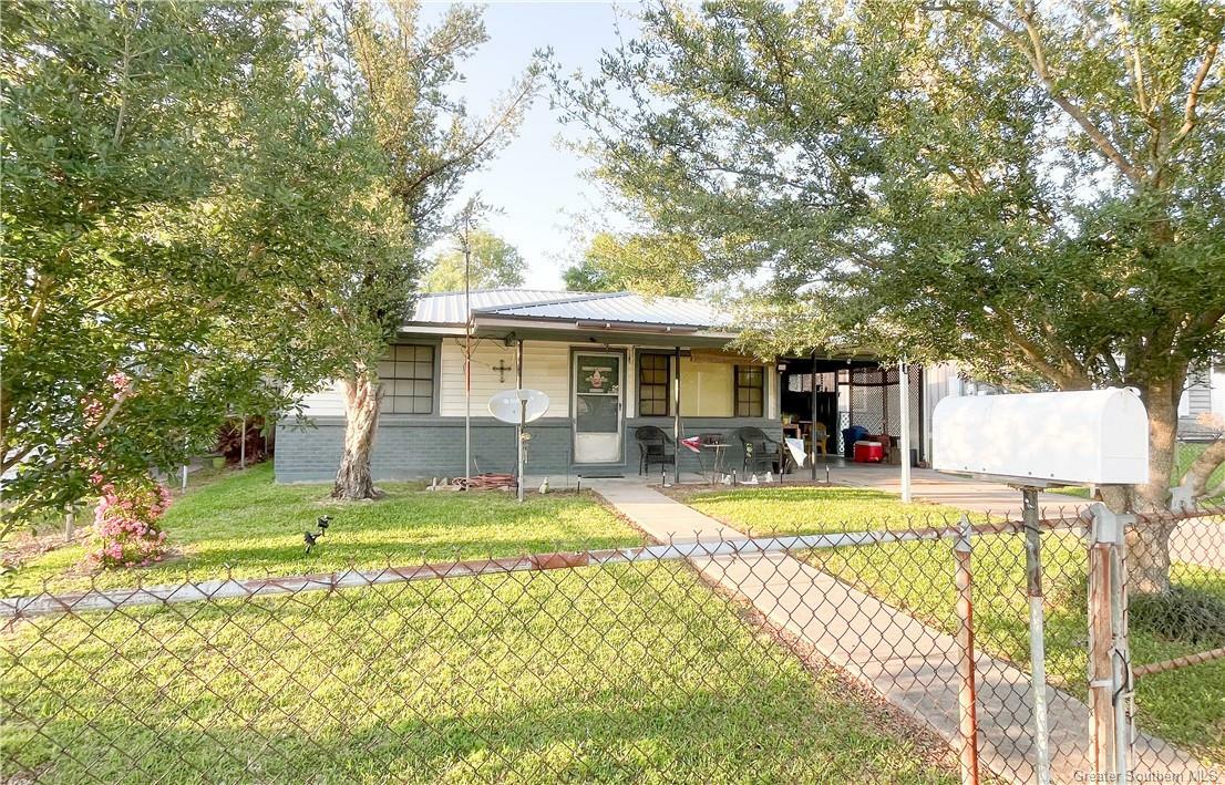 Property Photo: 1728 W Wehrt Street LA 70669