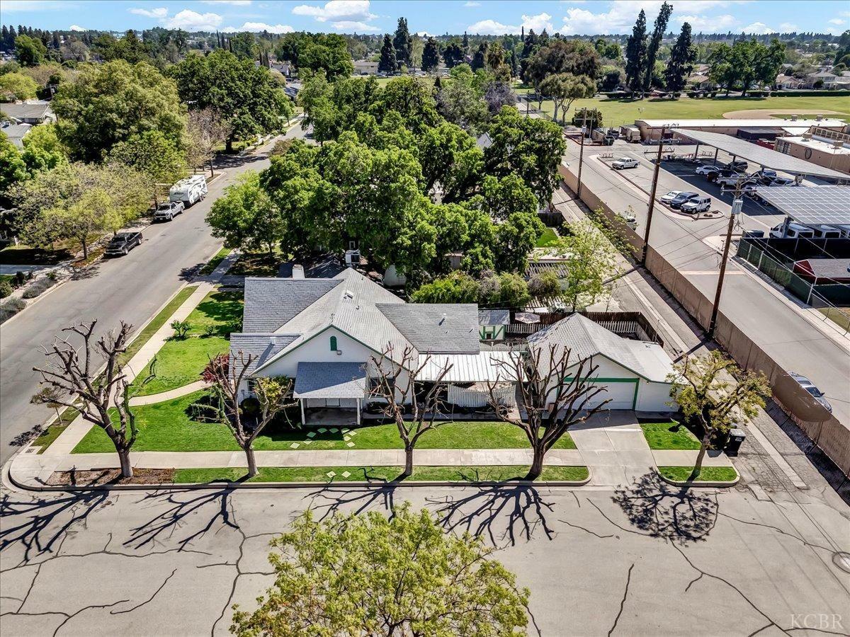 Property Photo: 615 W Myrtle Avenue CA 93277