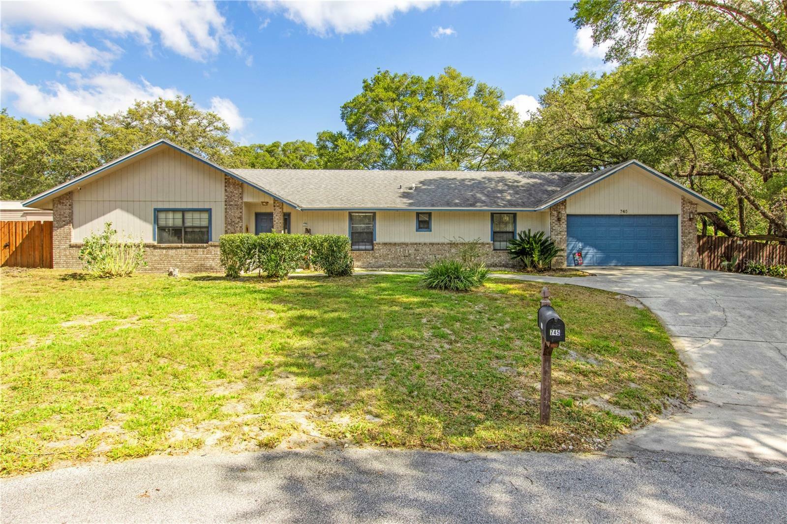 Property Photo: 745 Oak Lane FL 32763