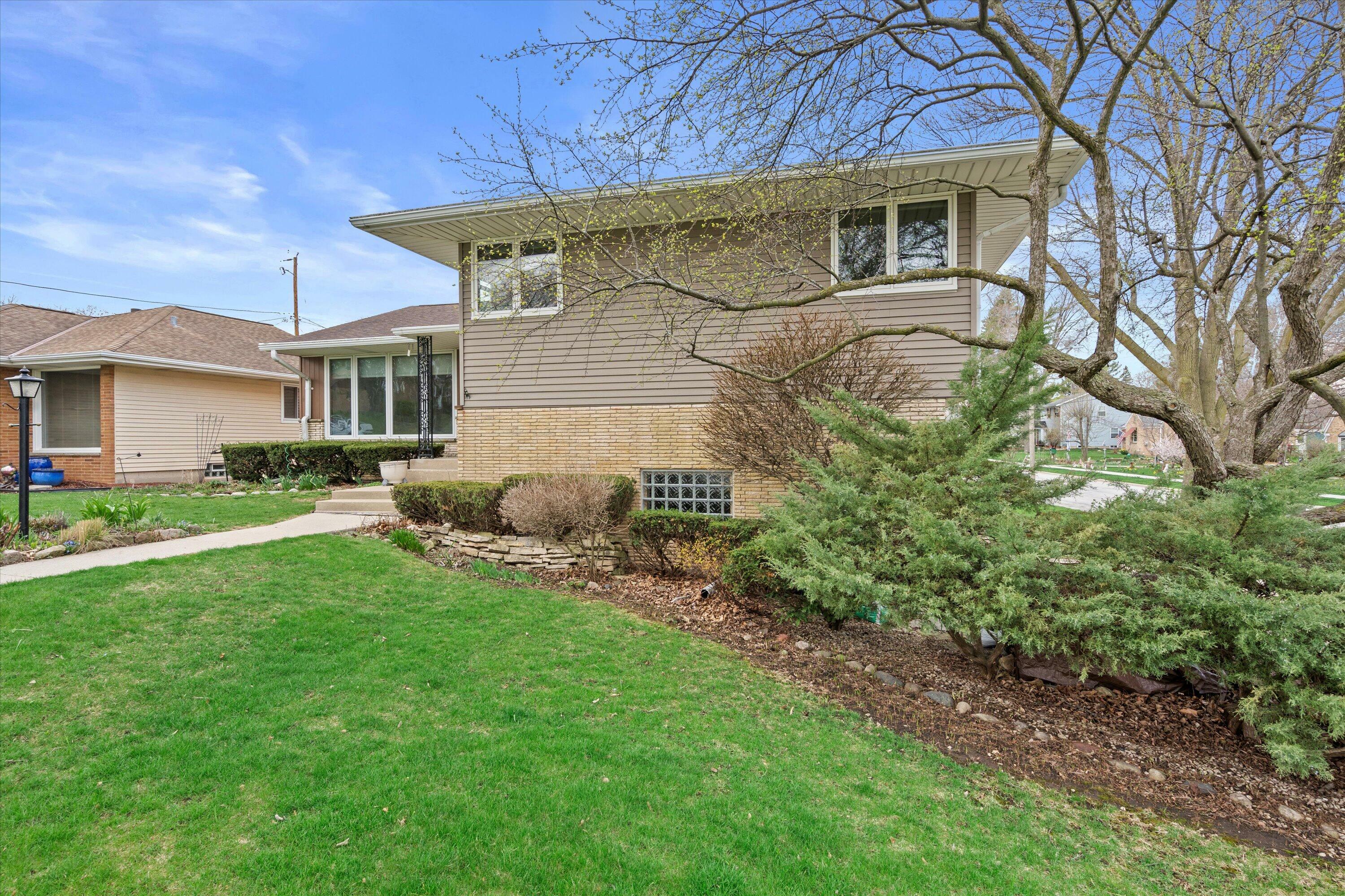 Property Photo: 841 N 113th St WI 53226