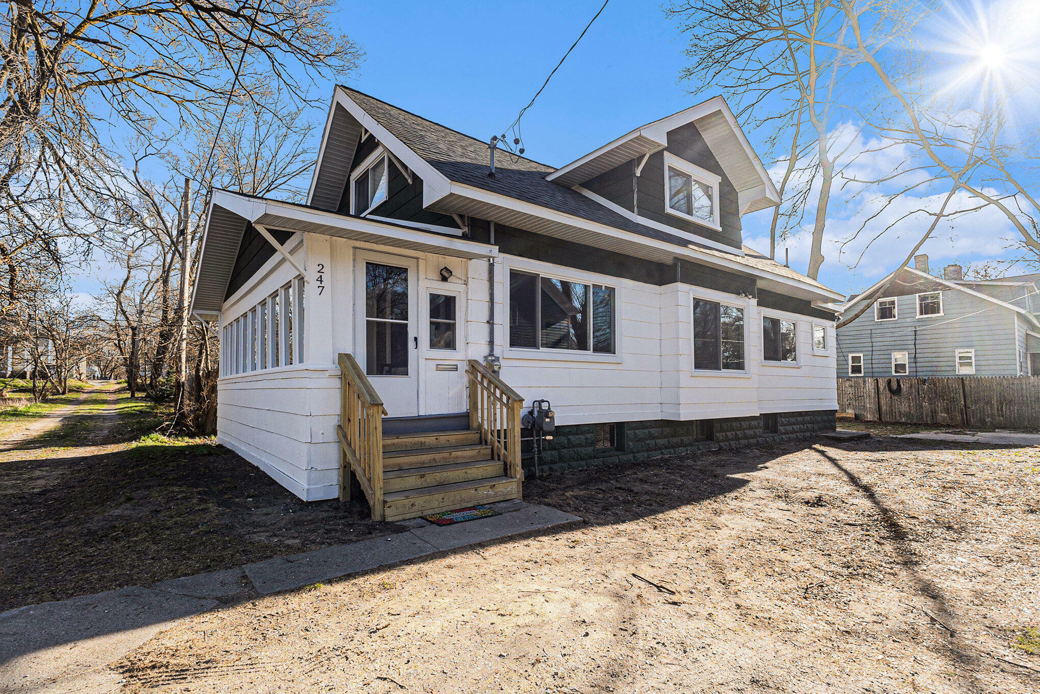 Property Photo: 247 Washington Avenue MI 49441