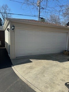 Property Photo: 423 Hull Court IL 60085