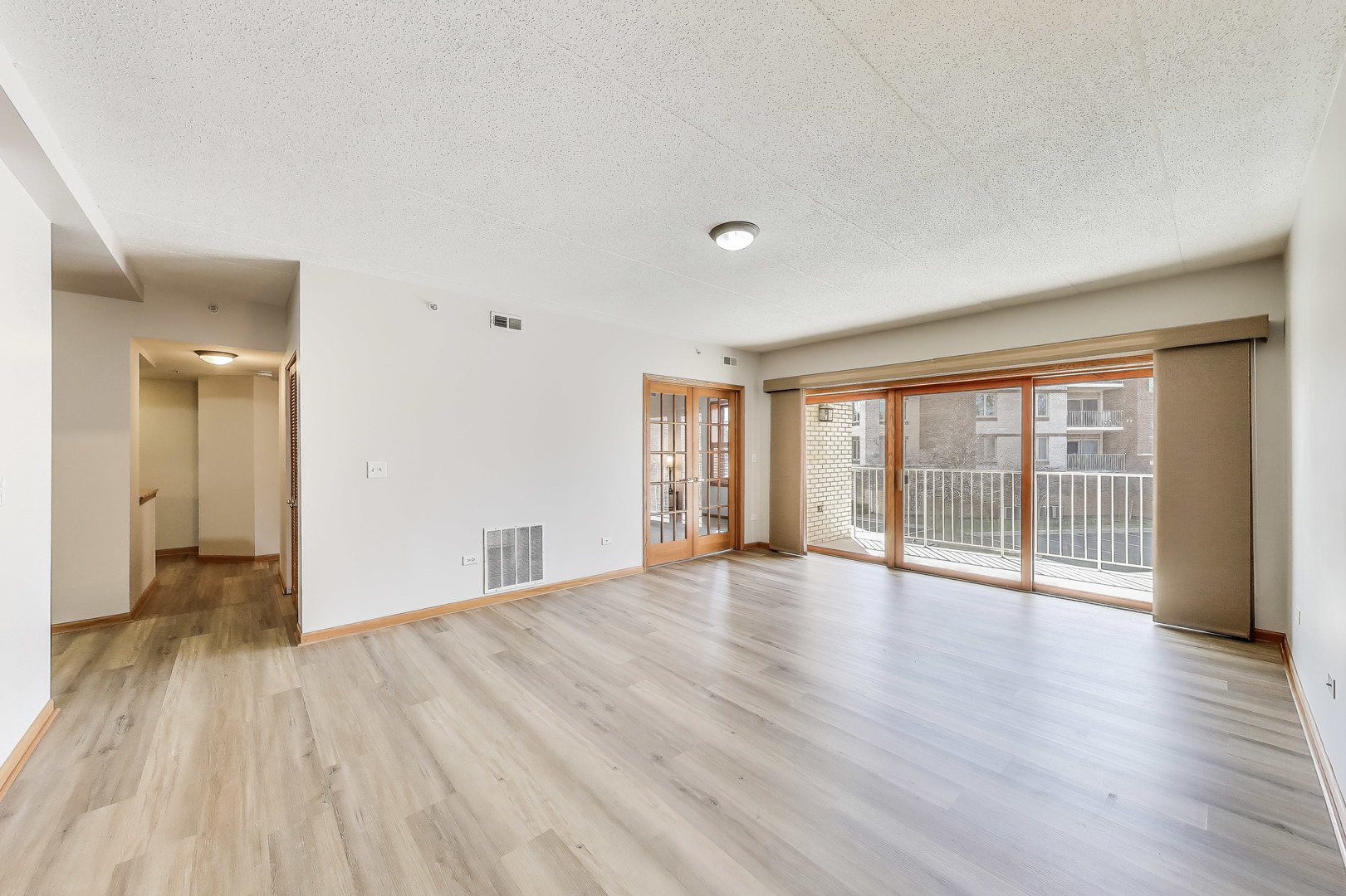 Property Photo: 175 W Brush Hill Road 103 IL 60126