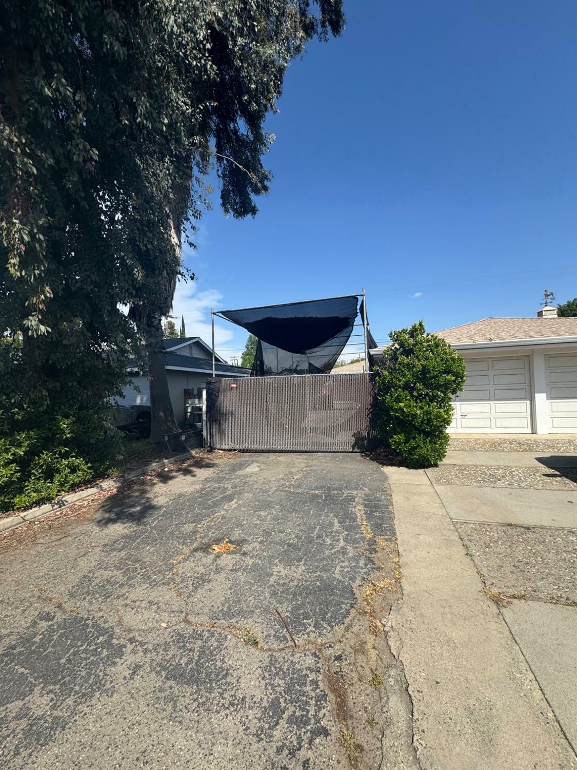 Property Photo: 1120 Lakewood Avenue CA 95355