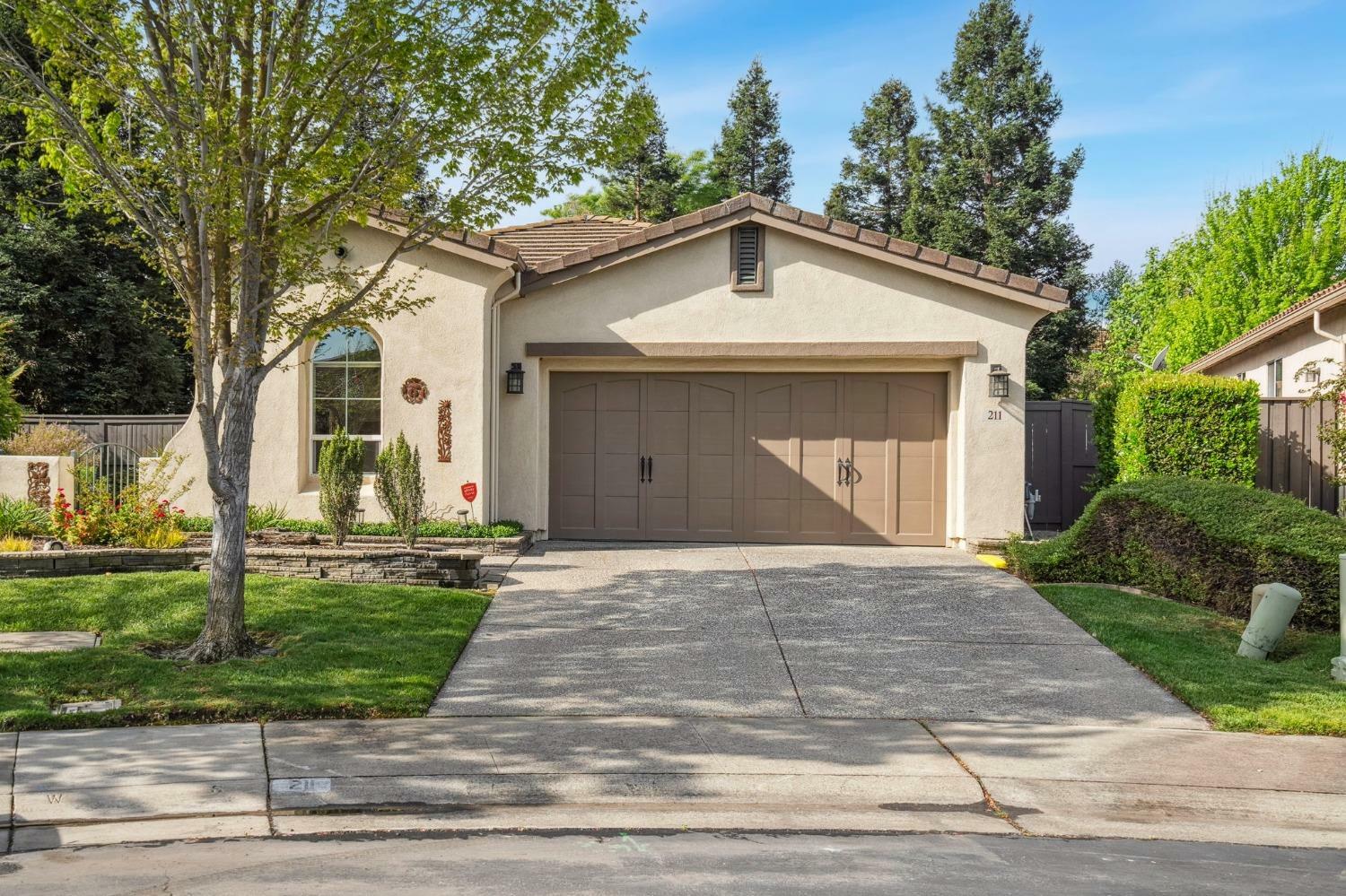 Property Photo: 211 Perazul Circle CA 95835