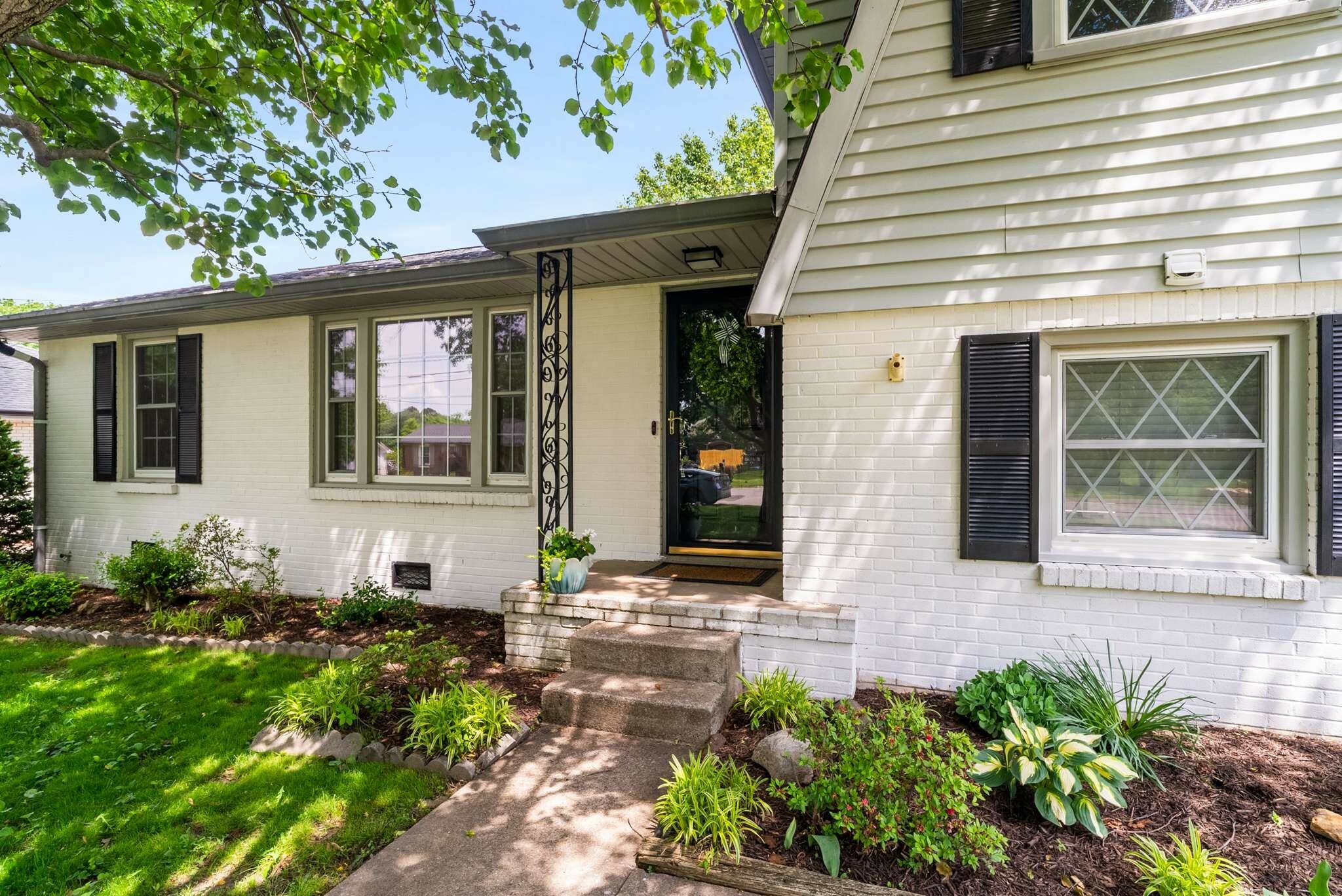 Property Photo: 7438 Bridle Dr TN 37221