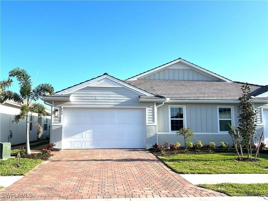 Property Photo: 850 Enbrook Loop FL 34114