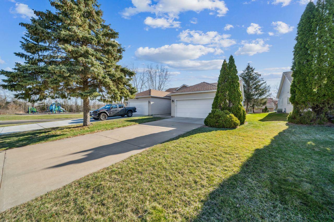 Property Photo:  1913 Eastridge Court  MN 55082 