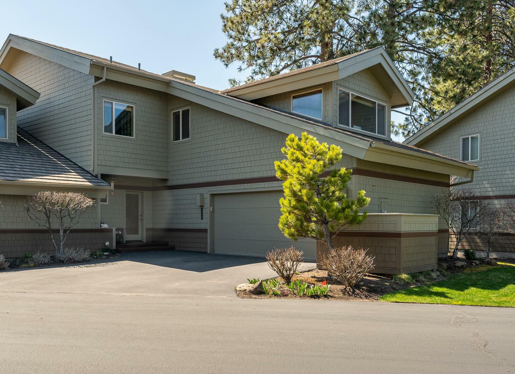 Property Photo: 19539 Painted Ridge Loop OR 97702