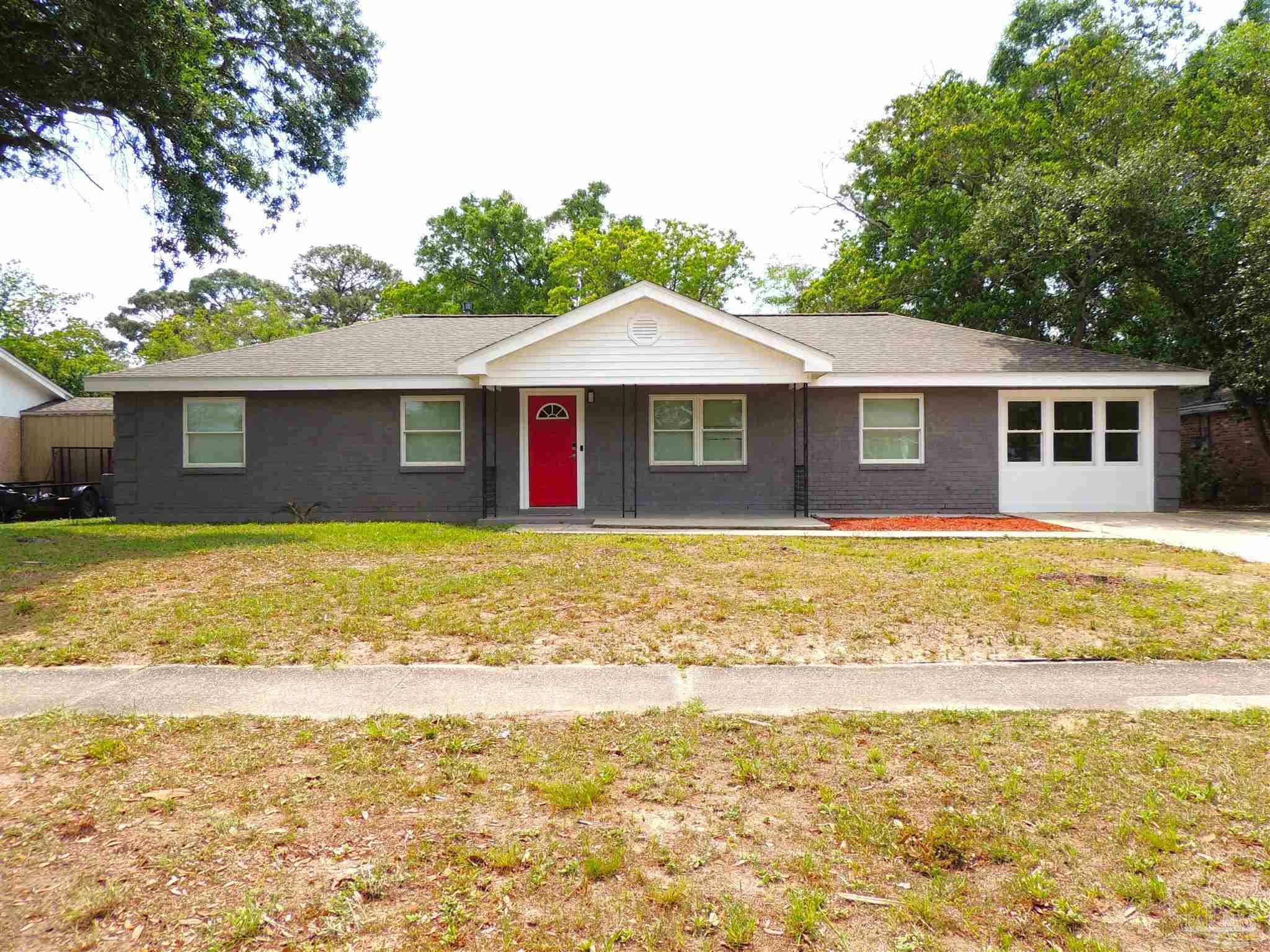 Property Photo: 4021 Bonway Dr FL 32504