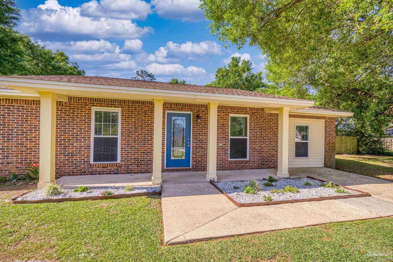 Property Photo:  333 Western Pine Rd  FL 32533 