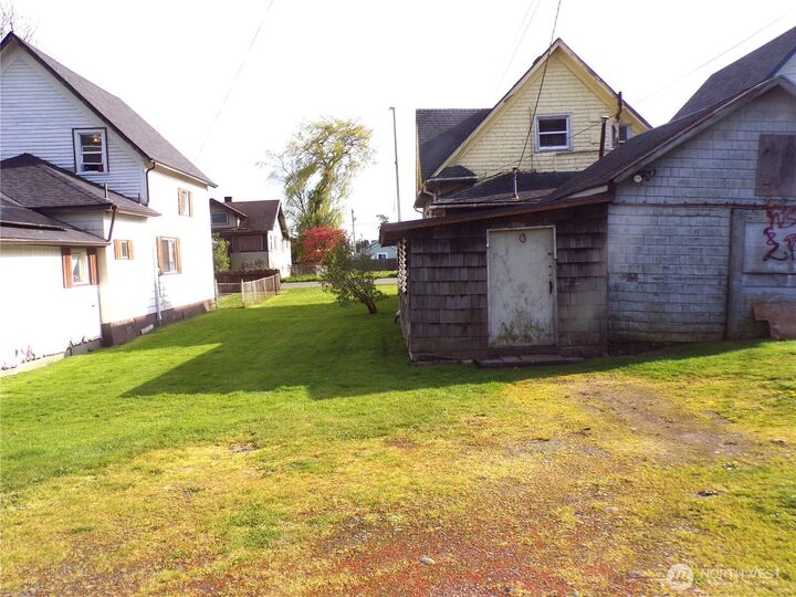 Property Photo:  2411  Simpson Avenue  WA 98550 