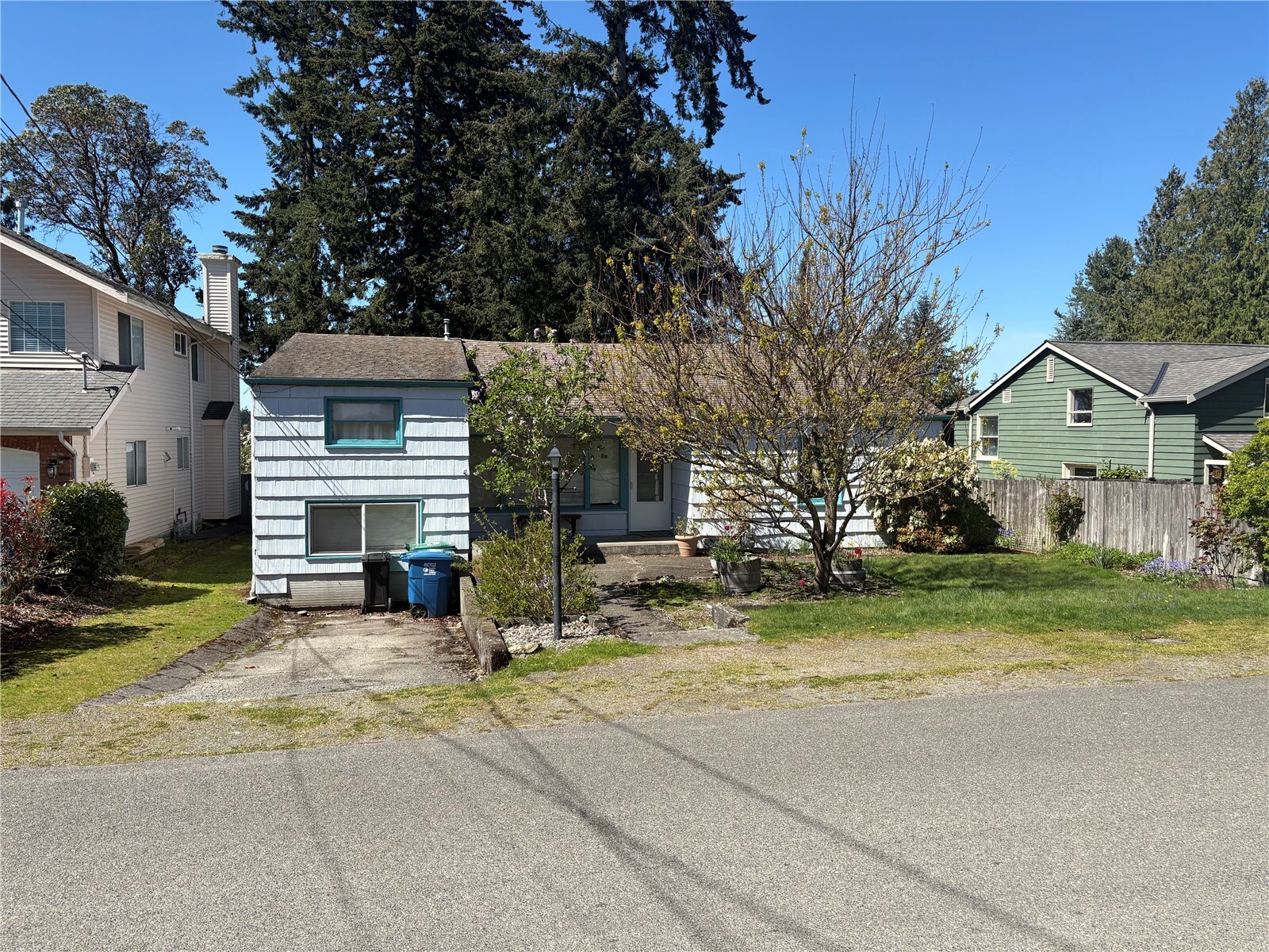 Property Photo: 13739 39th Avenue NE WA 98125