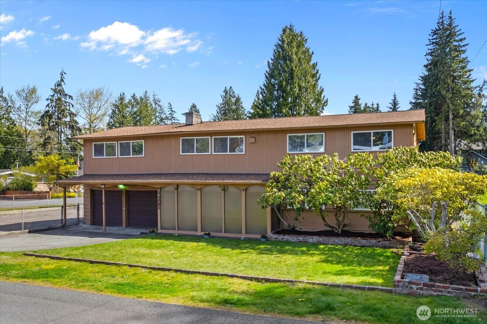 Property Photo: 18521 79th Pl W WA 98026