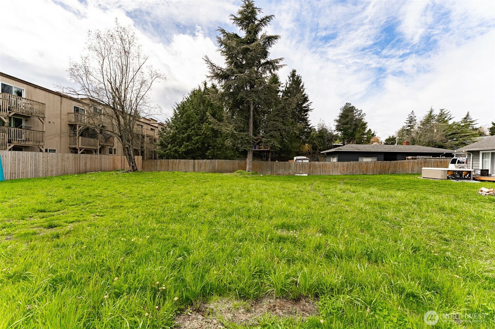Property Photo: 2911 Alderwood Avenue WA 98225