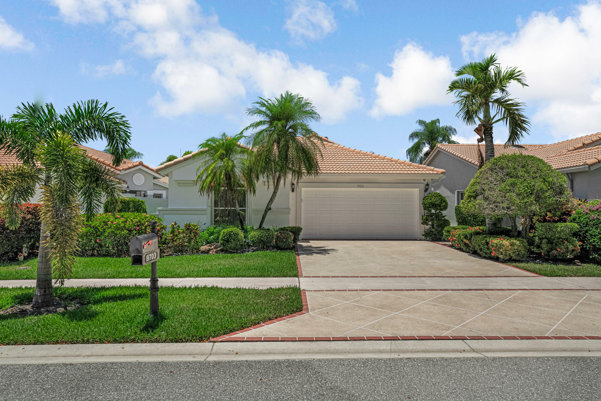 Property Photo: 9703 Harbour Lake Circle FL 33437