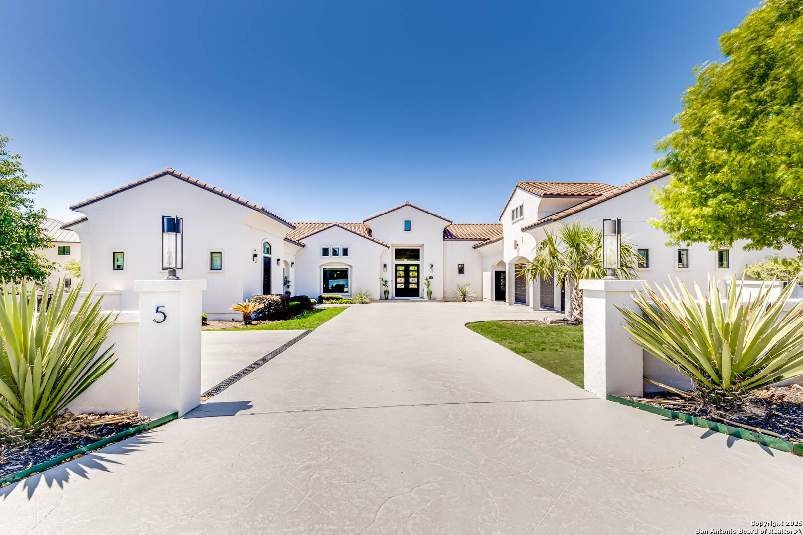 Property Photo:  5 Montivillers  TX 78257 