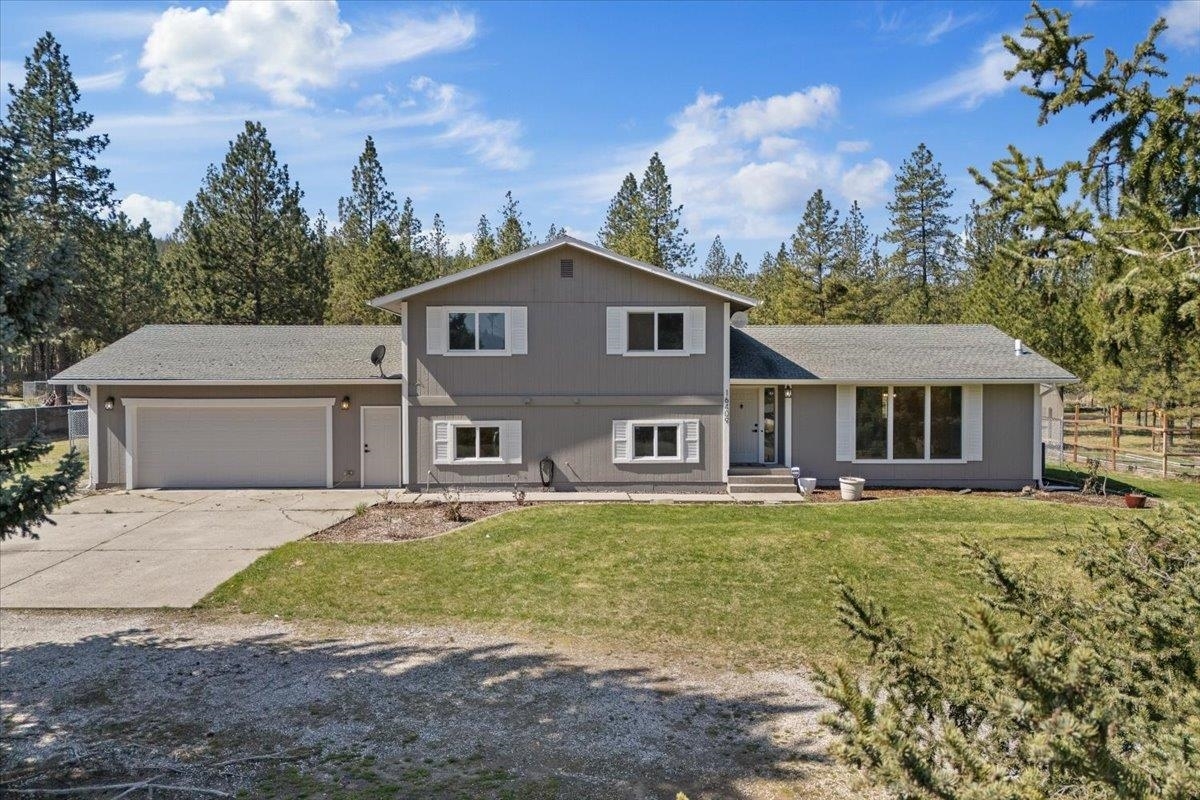 Property Photo: 16409 N Birdie Rd WA 99026