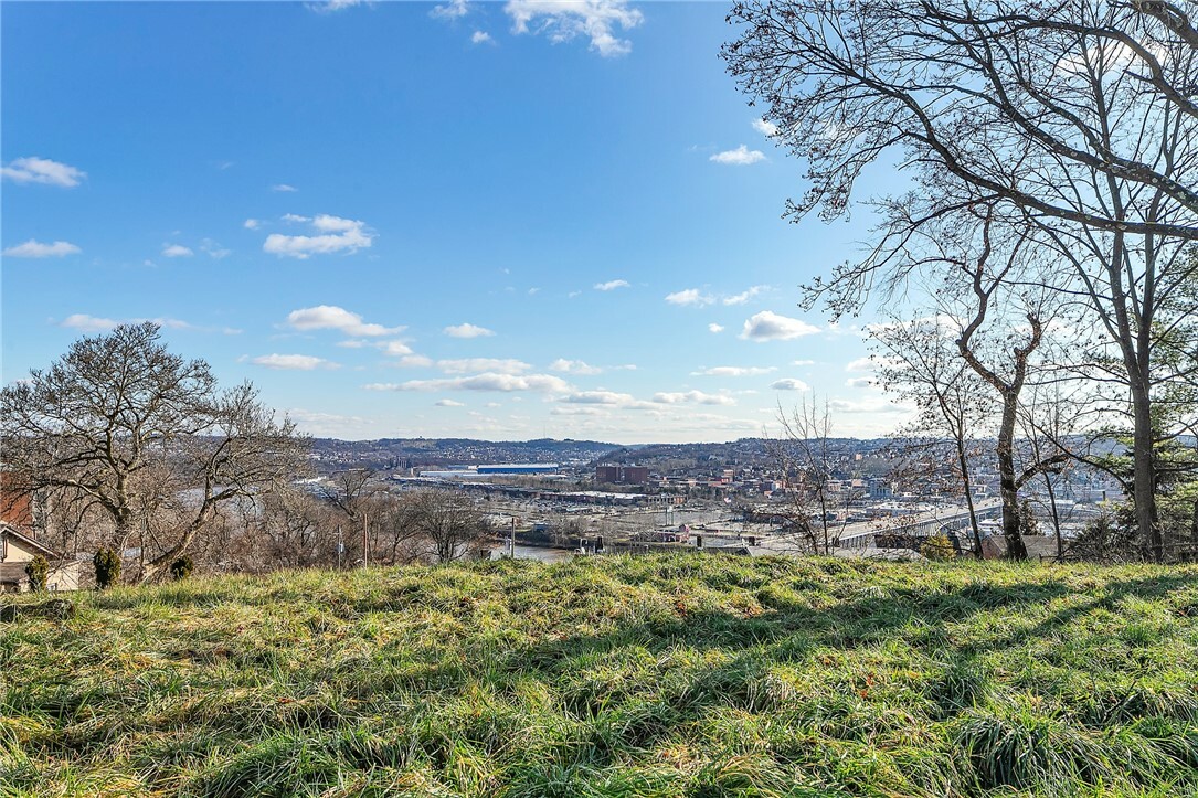 Property Photo: 7 Desdemona St PA 15217