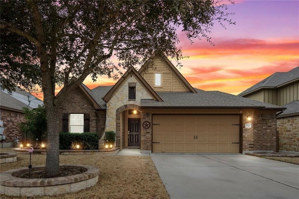 Property Photo: 2612 Santa Barbara Loop TX 78665