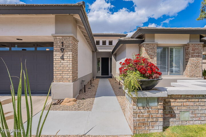Property Photo: 194 W Sunburst Lane AZ 85284