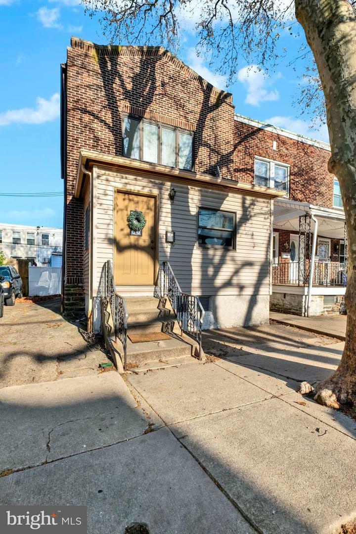 Property Photo: 2733 S 7th Street PA 19148