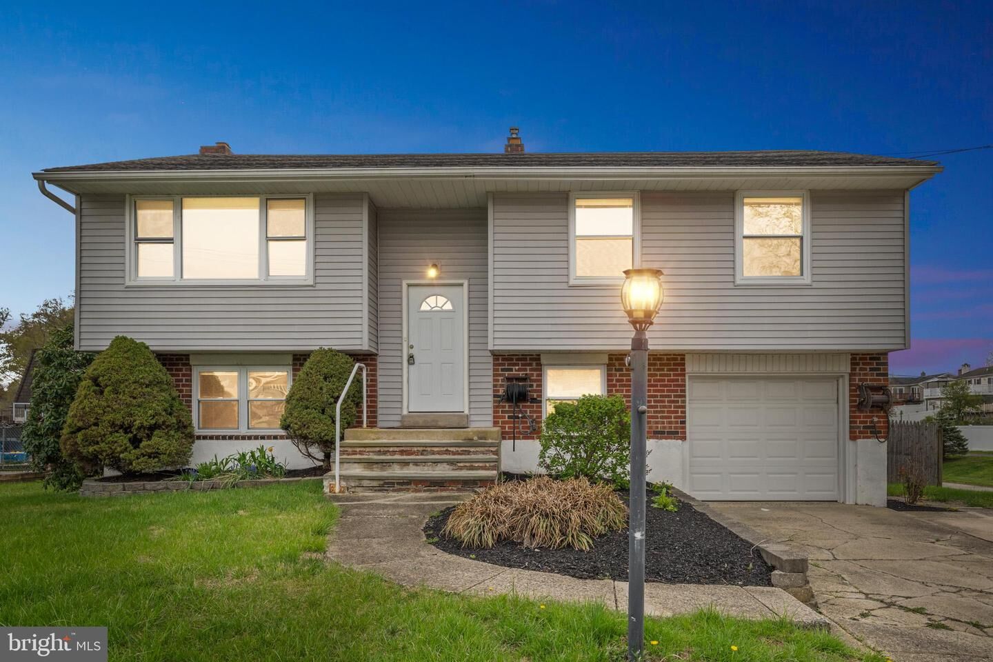 Property Photo:  2205 Weir Road  PA 19014 