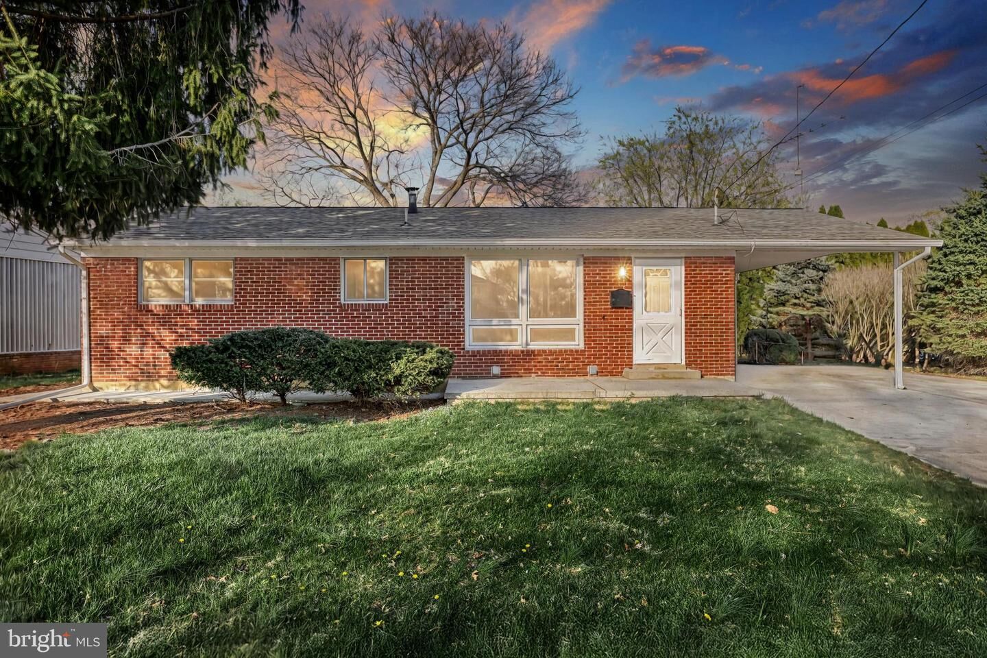 Property Photo: 121 W Clearview Drive PA 17011