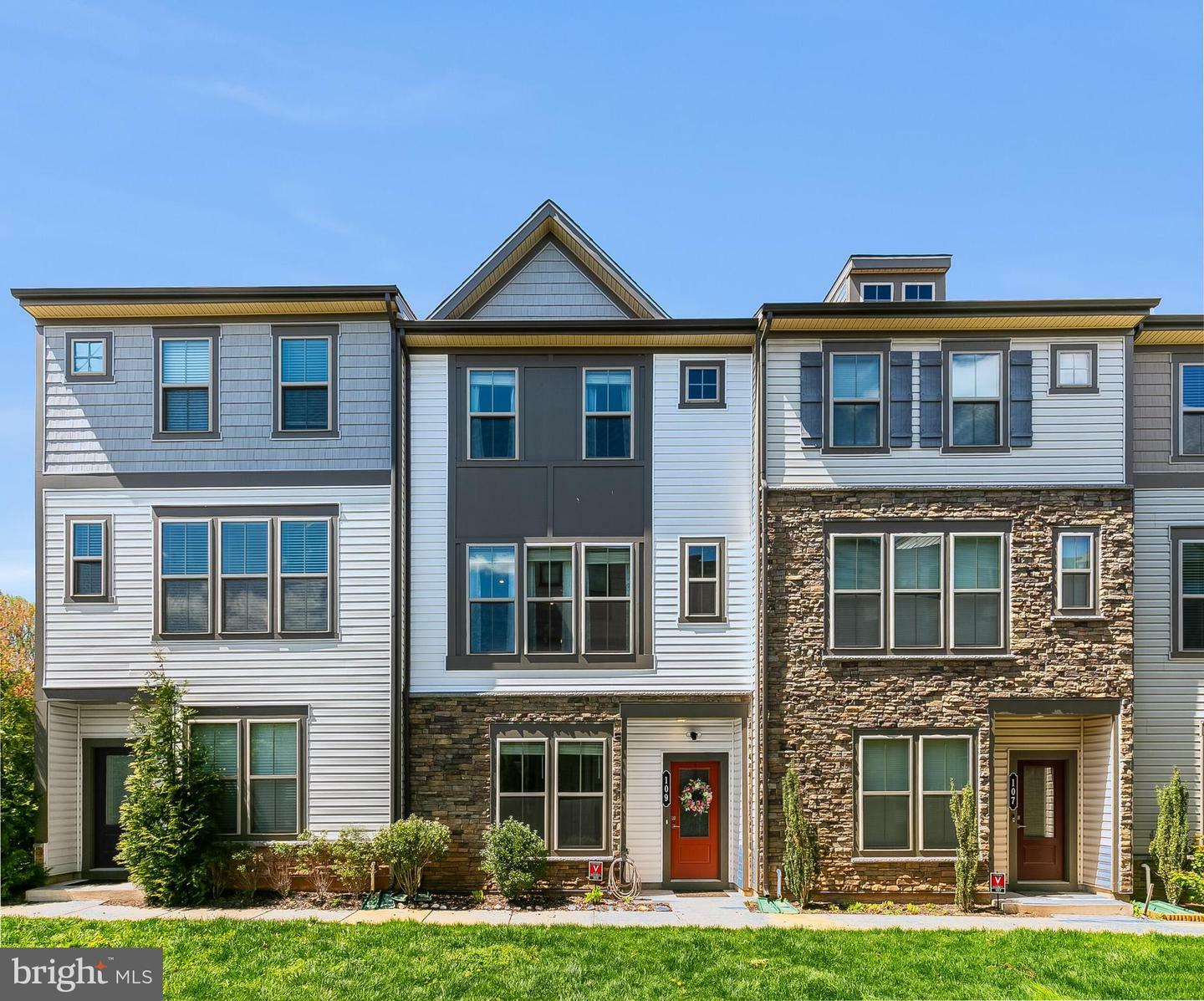 109 Tolocka Terrace NE  Leesburg VA 20176 photo