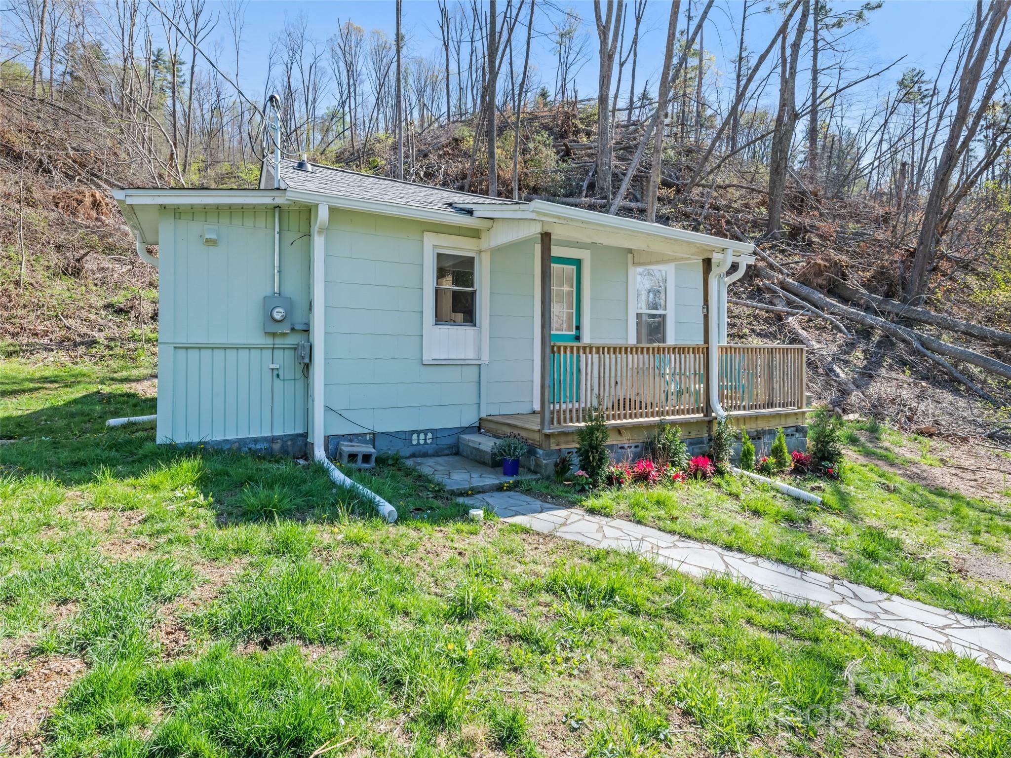Property Photo: 307 1/2 Baird Cove Road NC 28804