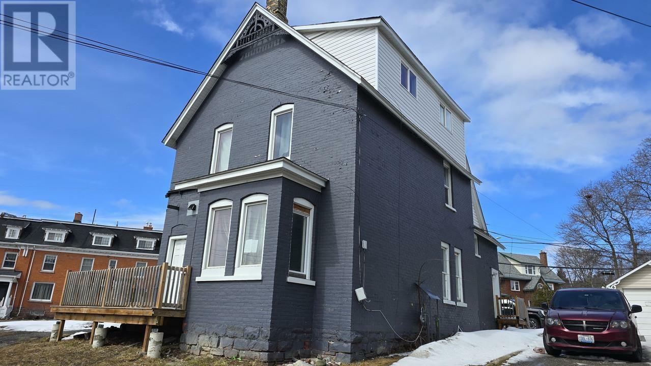 Photo de la propriété:  814 Wellington St E  ON P6A 2N3 