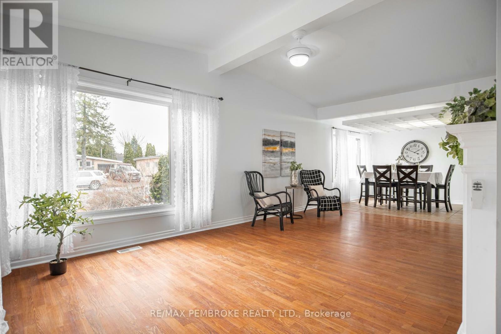 Property Photo: 84 Frontenac Crescent ON K0J 1P0