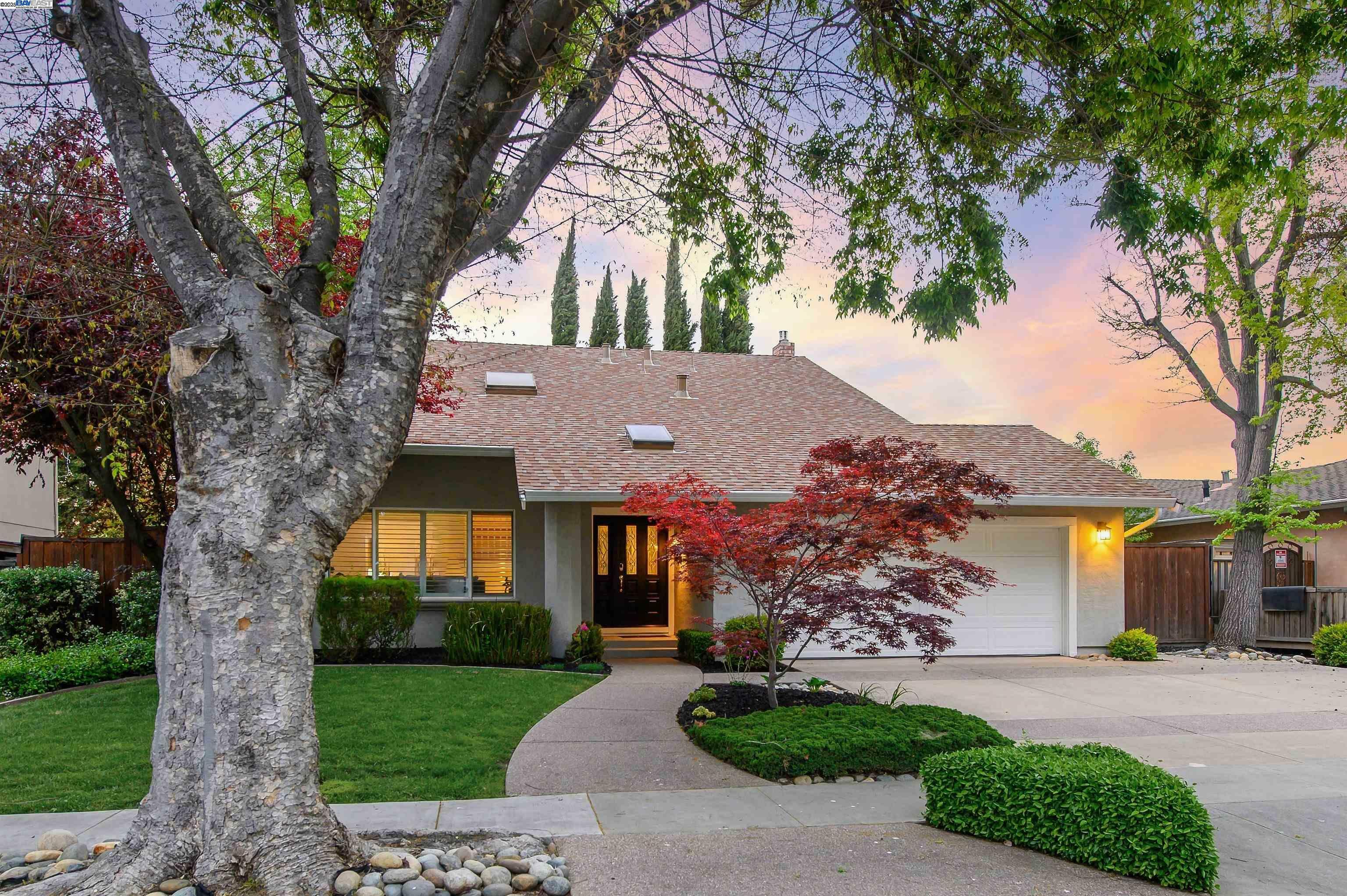 Property Photo: 5011 Woodthrush Rd CA 94566