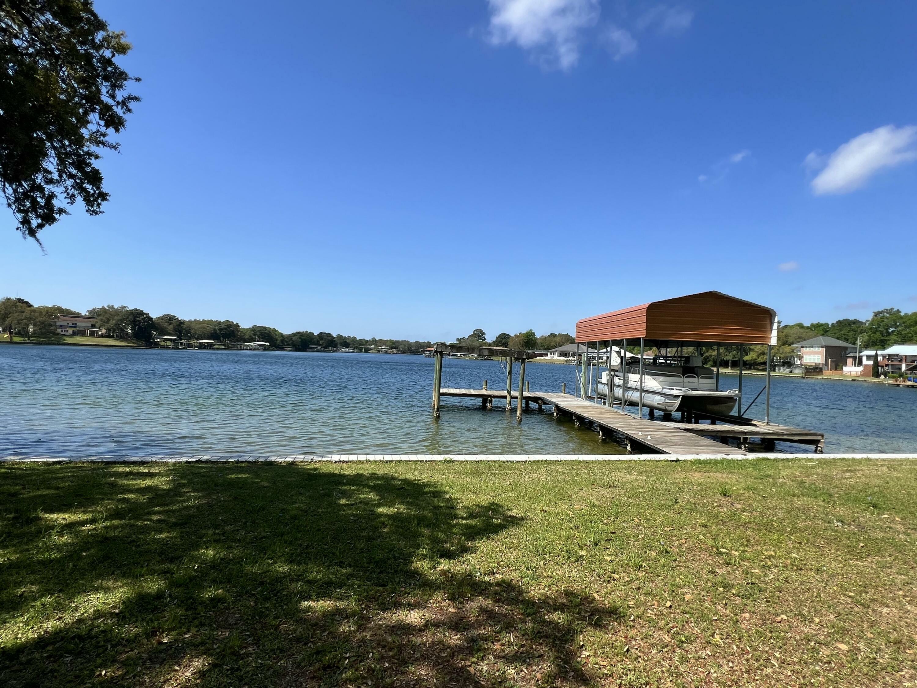 Property Photo: 606 Pelham Road FL 32547
